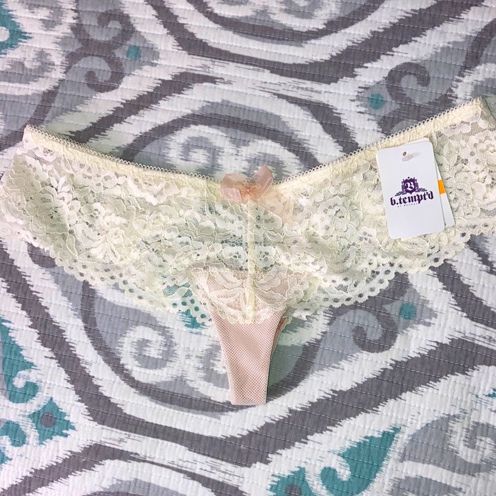 NWT b.tempted lace thongs size small
